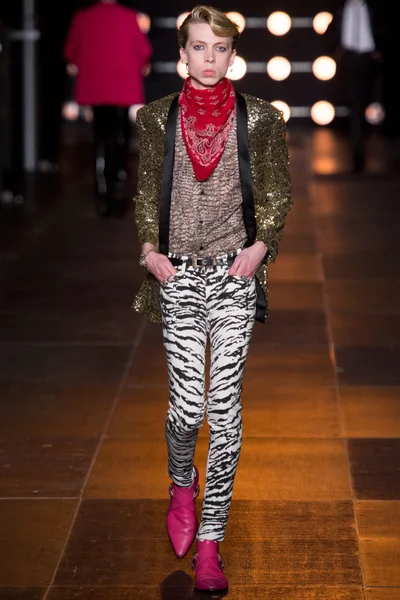 Look 43